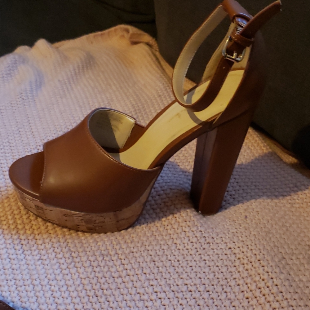 Heels - Picture 7 of 8
